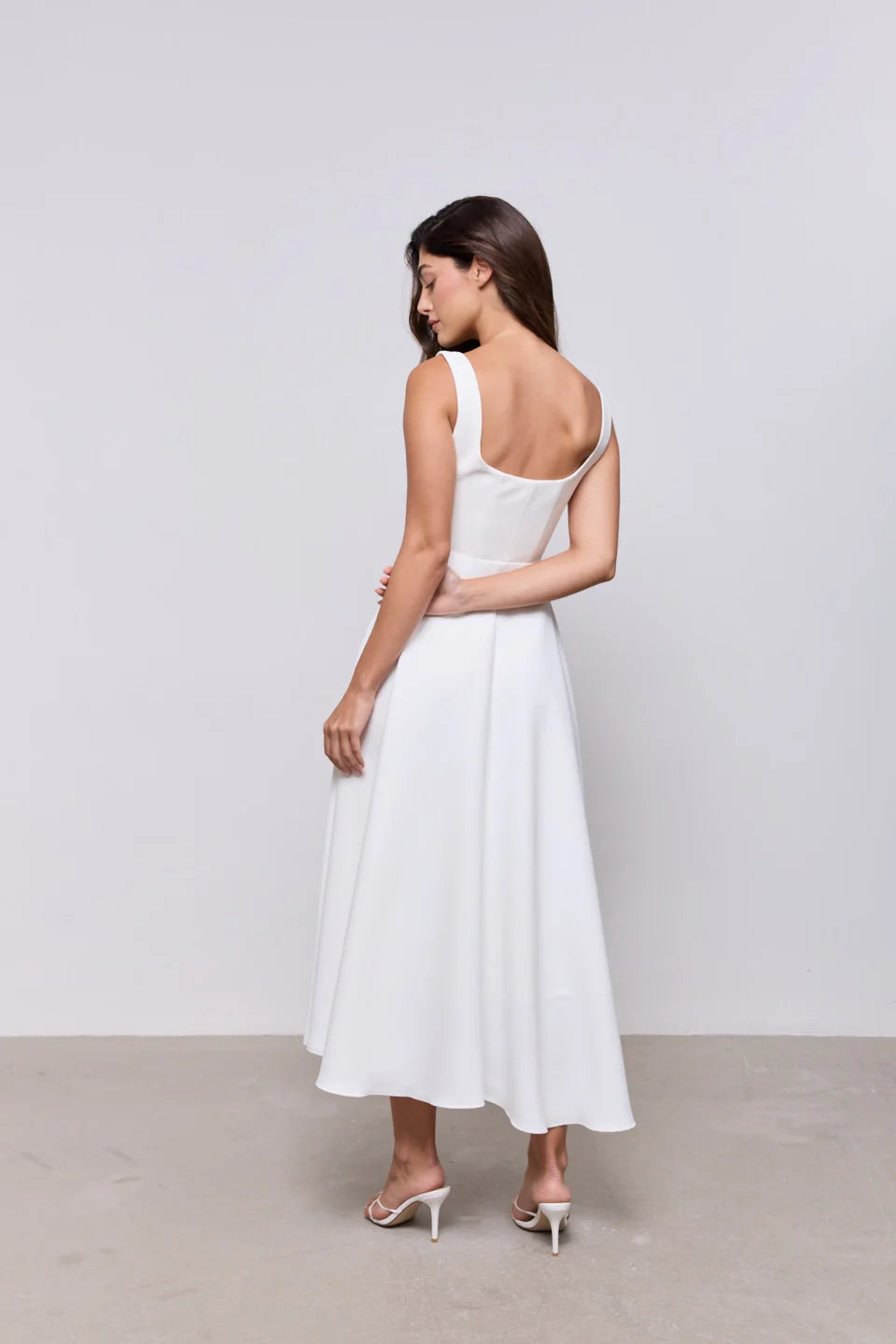Elena — Vestido Midi Cuello Cuadrado