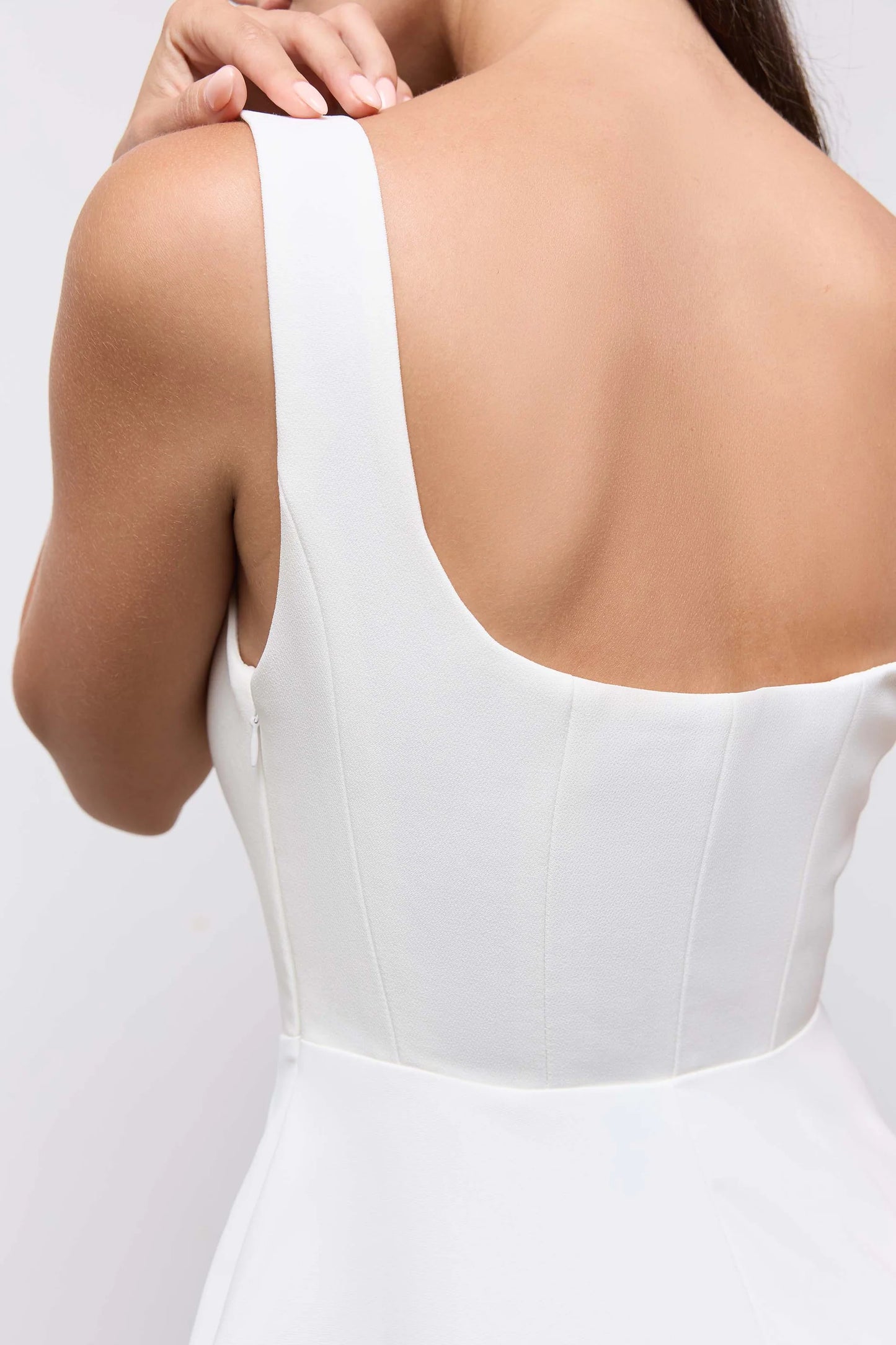 Elena — Vestido Midi Cuello Cuadrado