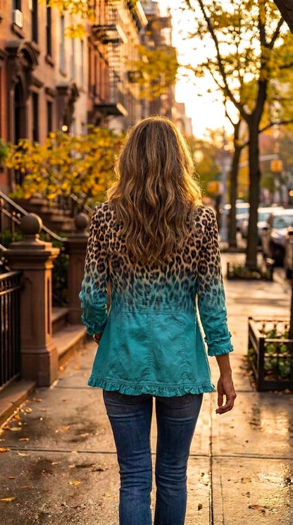 Vera — Chaqueta animal print degradada en turquesa