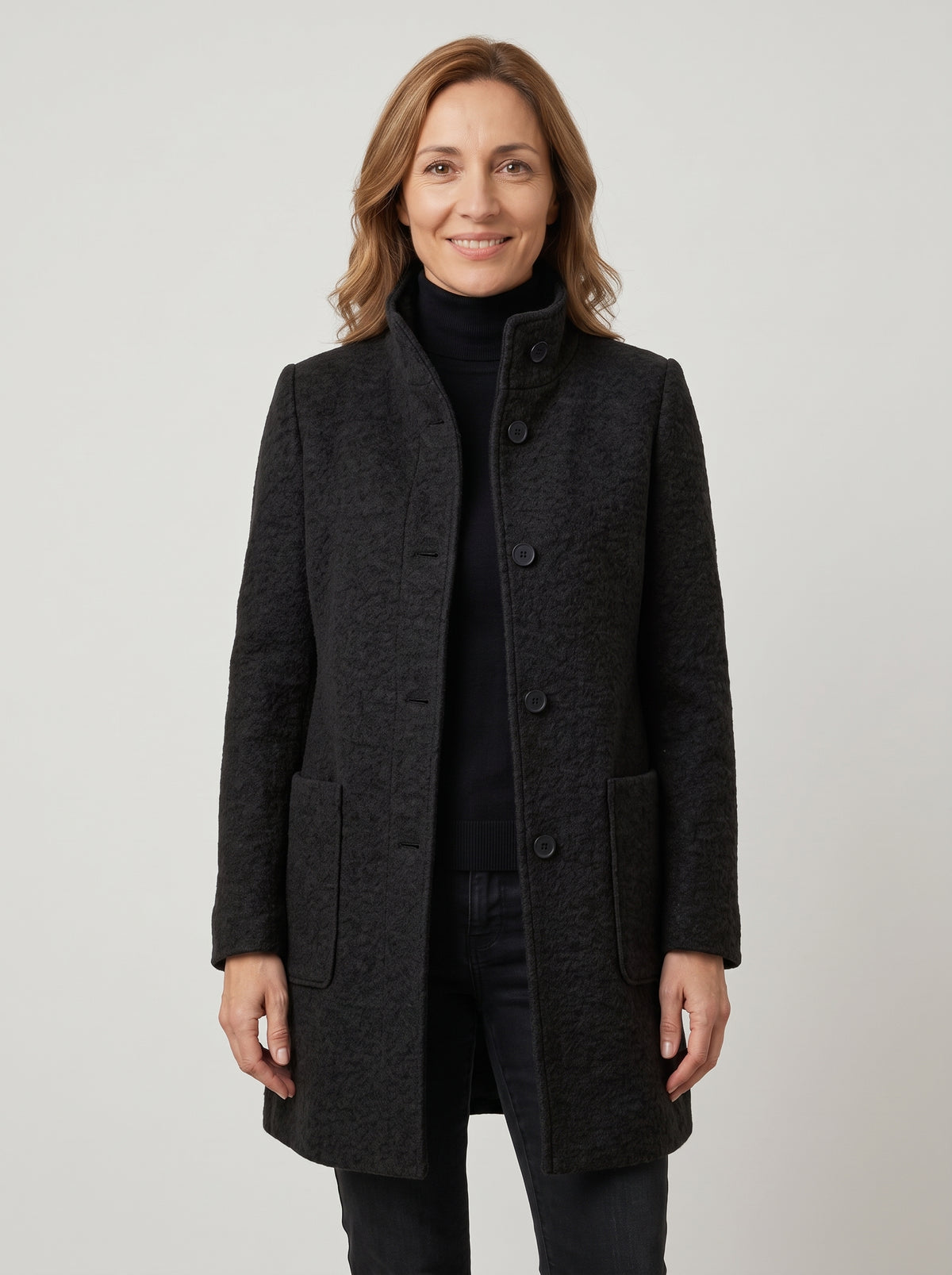 Abrigo bouclé con cuello alto – Negro