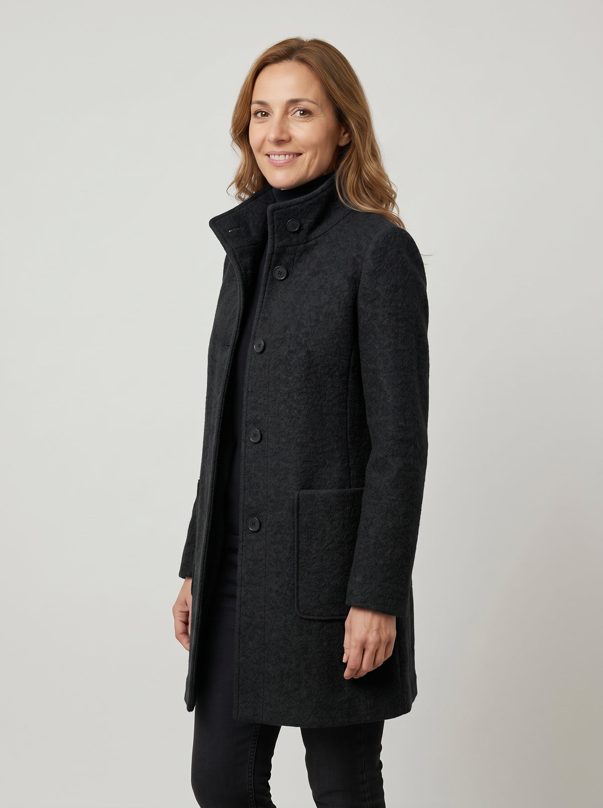 Abrigo bouclé con cuello alto – Negro